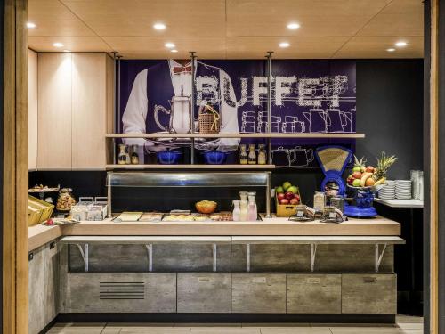 Oprema za pripravo čaja oz. kave v nastanitvi ibis budget Santiago Providencia