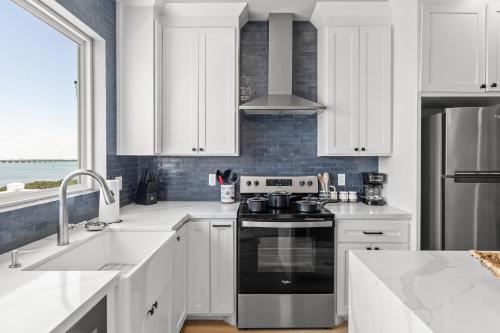 Afbeelding uit fotogalerij van Waterfront Luxury Mins To Beach & Spacex Views in South Padre Island