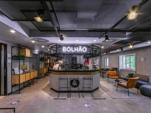 a restaurant with a bar with a sign that reads bolibo at ibis Porto Centro Mercado Bolhao in Porto