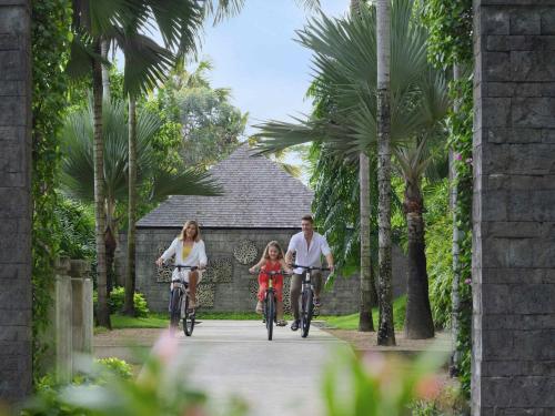 Oaspeți care stau la Mövenpick Resort & Spa Jimbaran Bali