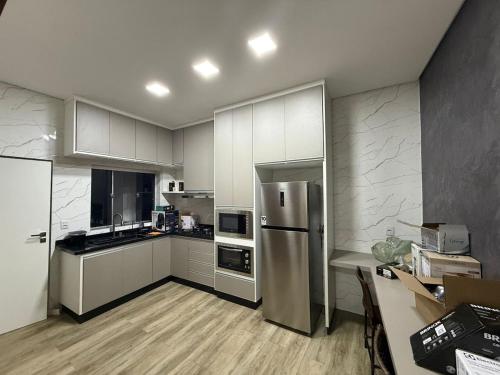 Η κουζίνα ή μικρή κουζίνα στο Apartamento central