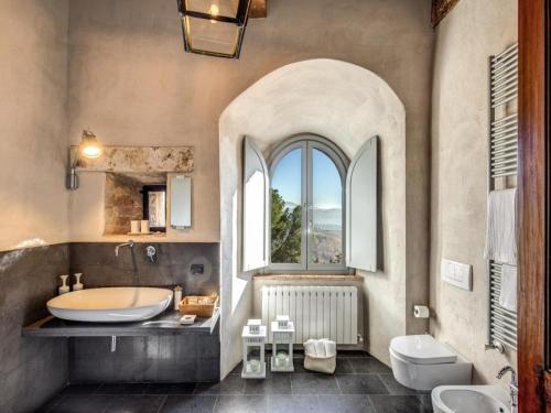 Ένα μπάνιο στο Torre Fortunata is a beautiful medieval tower