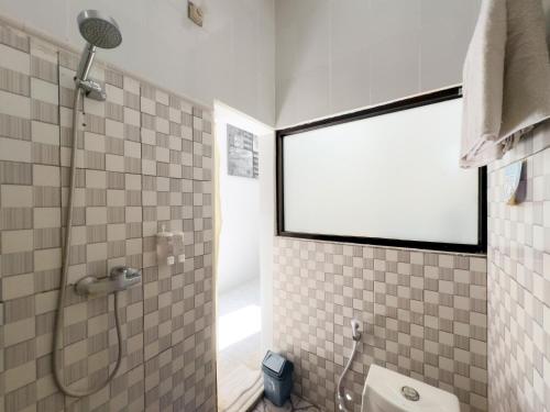 Bilik mandi di Batu Kandik Homestay