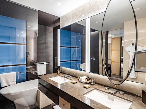 a bathroom with two sinks and a large mirror at Fairmont Quasar Istanbul Hotel in Istanbul