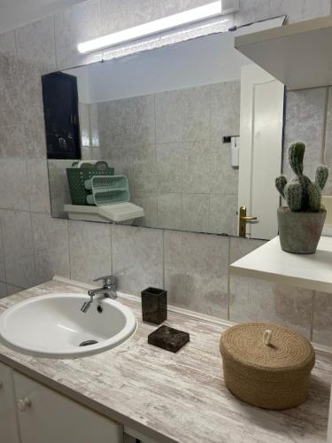 a bathroom with a sink and a mirror at Villa Flamingo in Arguineguín