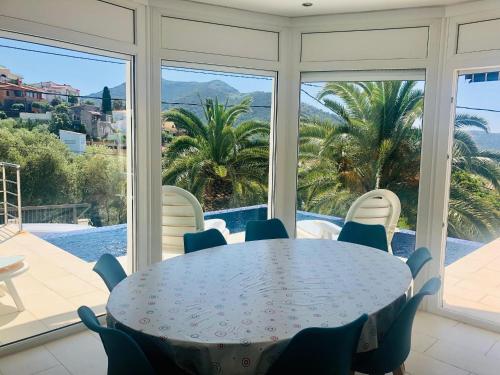 Villa moderne à Roses avec piscine, climatisation et parking privé