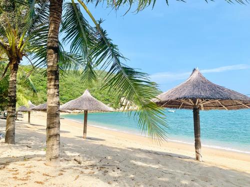 Gallery image of Light Coral Đầm Môn Resort in Vạn Ninh