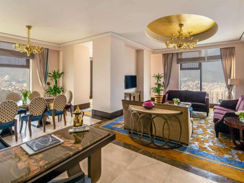 Khu vực ghế ngồi tại Makkah Clock Royal Tower, A Fairmont Hotel