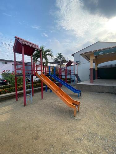 Ảnh trong thư viện ảnh của casa moderna y confortable ở Guayaquil