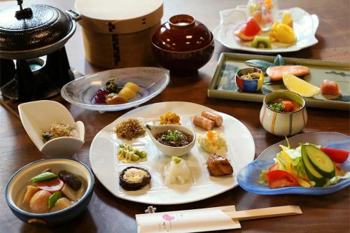 Jídlo v ryokanu nebo okolí