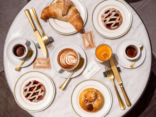 Jídlo v hotelu nebo okolí