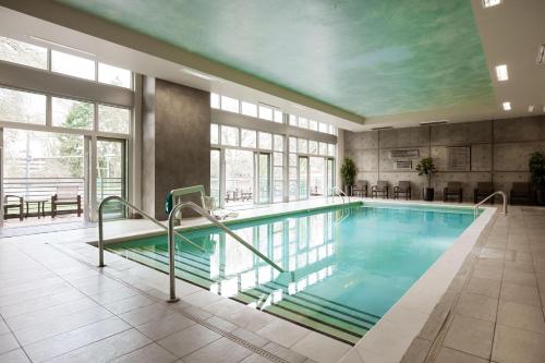a large swimming pool in a hotel room at Hyatt House Seattle/Redmond in Redmond