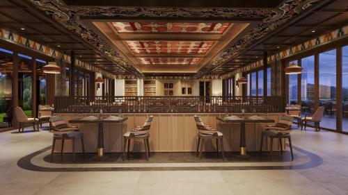 een weergave van een restaurant met tafels en stoelen bij Taj Paro Resort & Spa in Paro