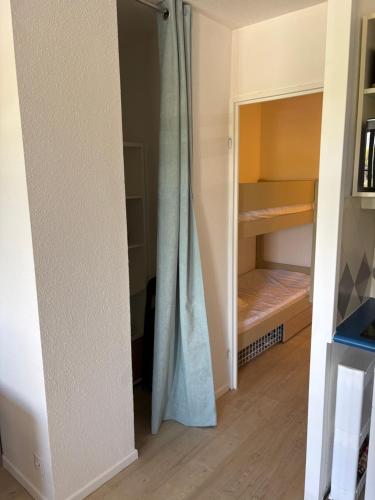 a closet with a shower curtain in a room at Appartement 4 Personnes entièrement rénové en oct 25 Domaine de Valescure in Saint-Raphaël