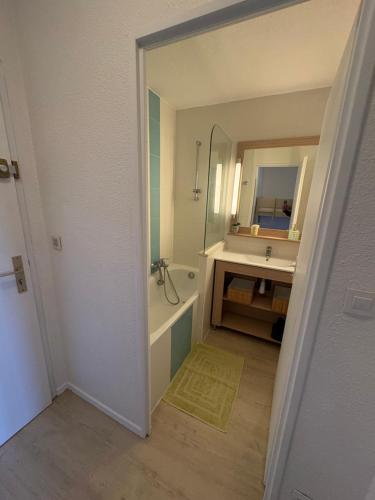 a bathroom with a tub and a sink and a mirror at Appartement 4 Personnes entièrement rénové en oct 25 Domaine de Valescure in Saint-Raphaël