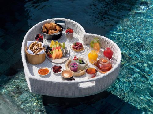 Mad på resortet eller i nærheden