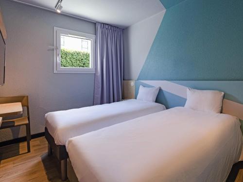 Postel nebo postele na pokoji v ubytování ibis Budget La Teste Bassin d'Arcachon