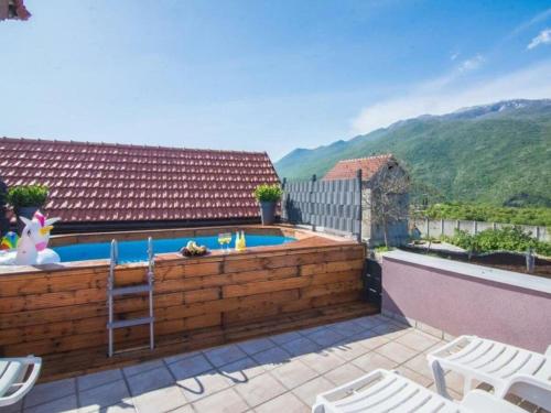 Φωτογραφία από το άλμπουμ του Nature Beauty with pool and whirlpool σε Zagvozd