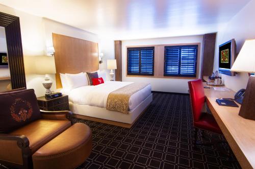 Postel nebo postele na pokoji v ubytování Hotel Valencia Santana Row