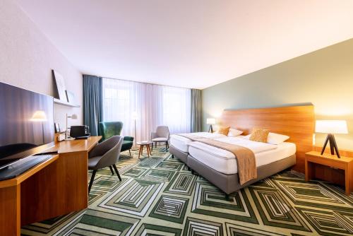 Giường trong phòng chung tại Best Western Plus Parkhotel Maximilian Ottobeuren