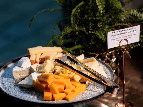 Jídlo v hotelu nebo okolí