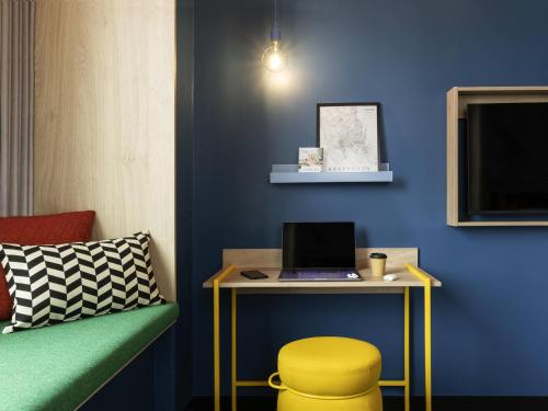 TV a/nebo společenská místnost v ubytování ibis Styles Copenhagen Orestad