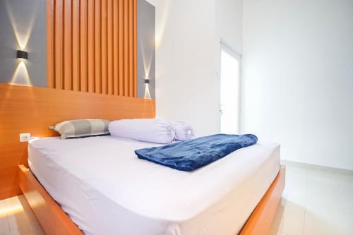 Ένα ή περισσότερα κρεβάτια σε δωμάτιο στο Amalia Homestay Jogja