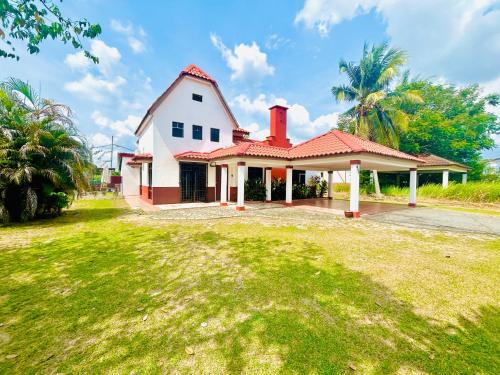 Κήπος έξω από το The 5R Famosa Villa