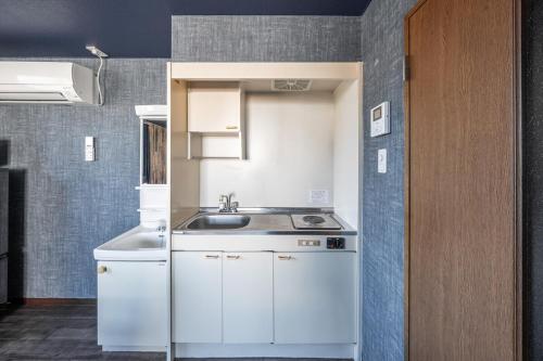 Η κουζίνα ή μικρή κουζίνα στο Silk Court 201