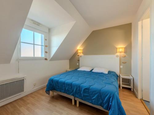 a bedroom with a bed with a blue blanket at T de Pentrez N10 2P4 in Pentrez