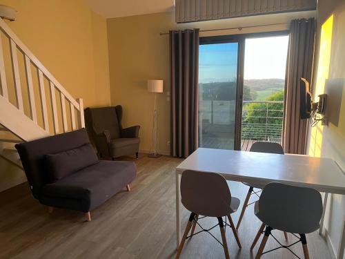 Χώρος καθιστικού στο Appartement T2 N6 calme et cosy sur un golf