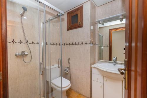 Koupelna v ubytování 3BR Apartment in Prestigious Hay Riad