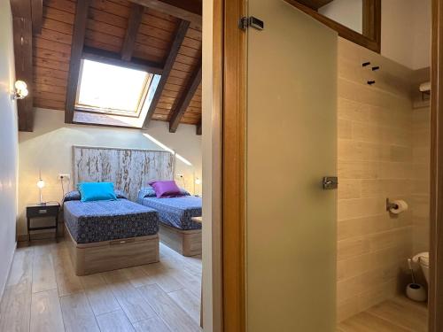 a bedroom with two beds and a window at Hostal Iratibizkar in Ochagavía
