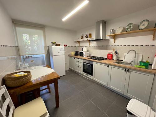 Dapur atau dapur kecil di Casa dos Valentes