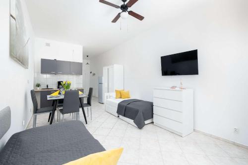 Comfortable Studio for 3 People with Parking in Kołobrzeg by Noclegi Renters