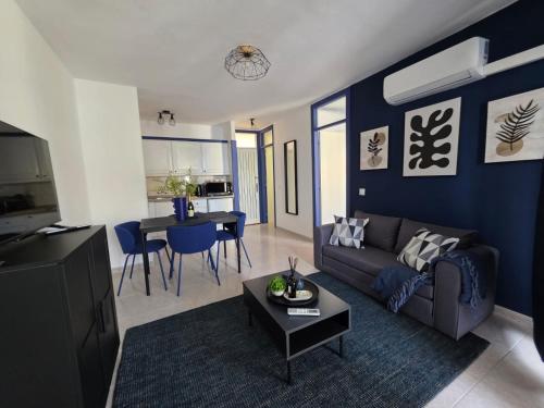 Blue You Away - Las Americas