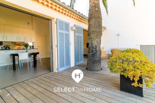 Imagine din galeria proprietății SELECT'soHOME - Appartement avec terrasse et vue mer au coeur du Lavandou - Parking privé - APPART MOUN PANTAI în Le Lavandou