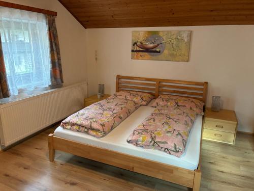 a bedroom with a bed and a window at Apartment Silvia Cijan in Hallstatt