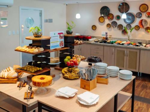 ホテルの敷地内または近くでの食事または食べ物