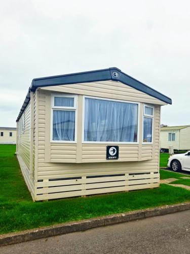 Budova, kde se prázdninový areál nachází