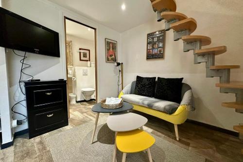 Charming little duplex Historic center!