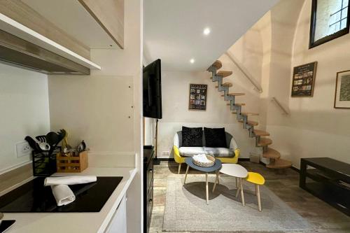 Charming little duplex Historic center!