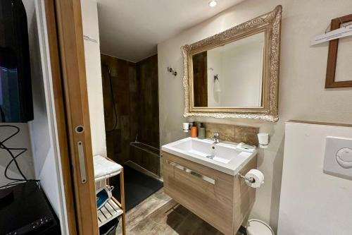 Charming little duplex Historic center!