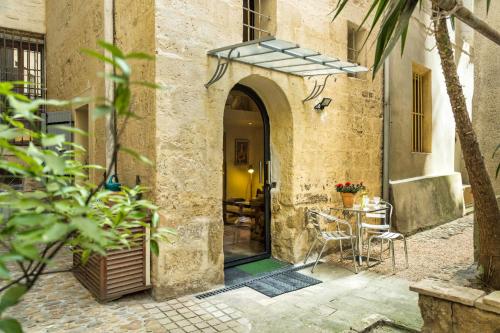 Charming little duplex Historic center!
