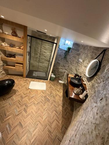 an overhead view of a bathroom with a sink and a mirror at Chambre avec salle de bain tourelle in Domagné