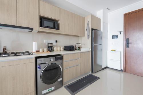 Gallery image of 1BR Luxe Condo - Lotus Lookout - Ocean and City Views - Pool - Gym in Colombo