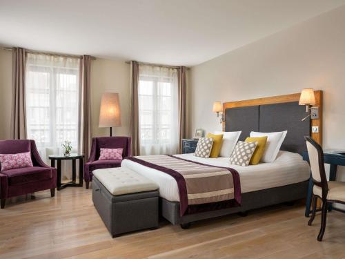 Ένα ή περισσότερα κρεβάτια σε δωμάτιο στο Mercure Maintenon