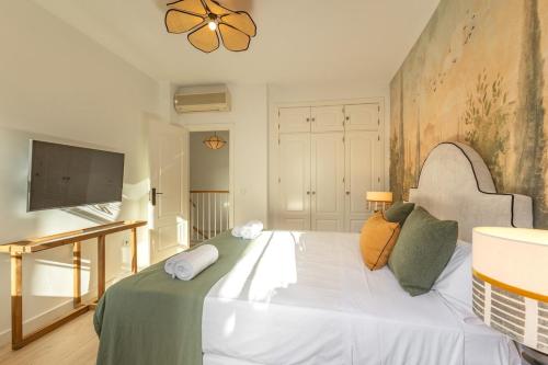 Abades Giralda Luxury by Valcambre