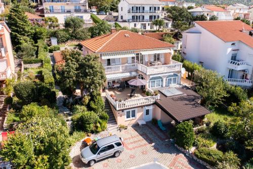 JELKA NV 2 - Apartment for 4 persons with terrace and private parking