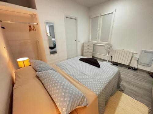 a bedroom with two beds and a mirror at Apartamento estudio con baño privado en el centro de Madrid in Madrid